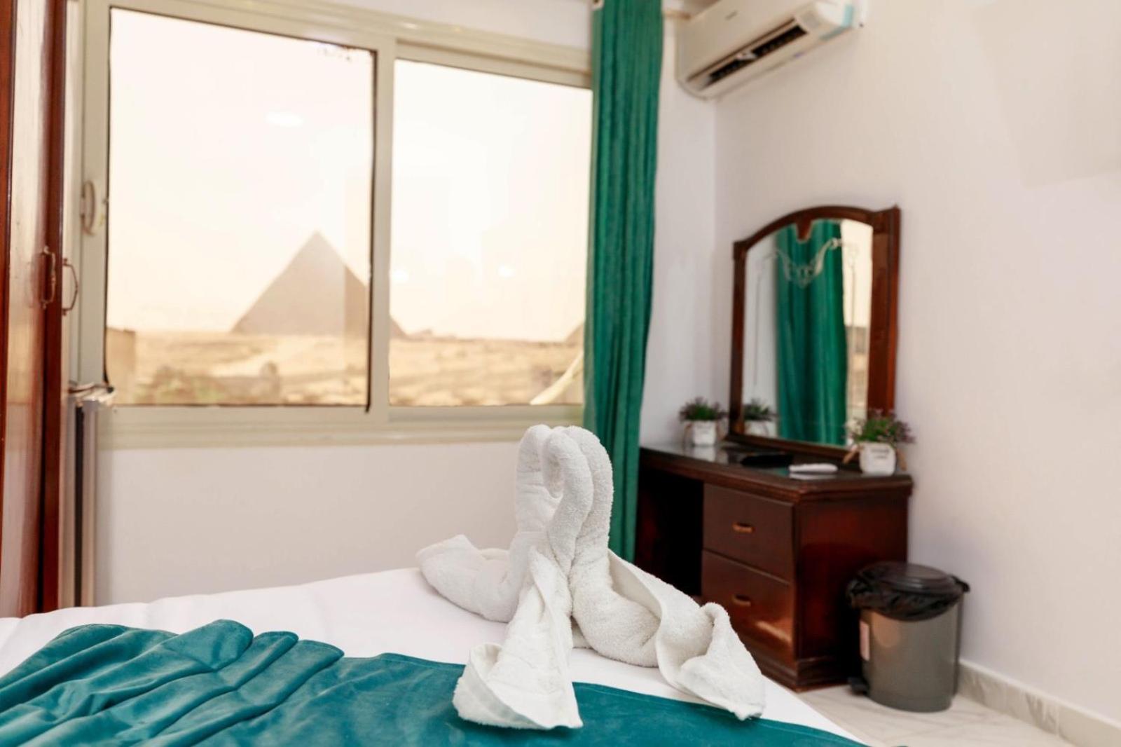 Hotel Lion Middle East Pyramids Panorama